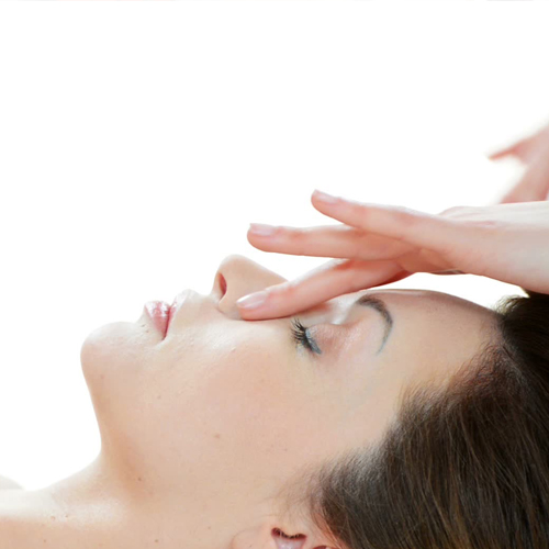 Massage Mặt Tinh Dầu Vàng 24K, Dưỡng Trắng Mặt – Tặng 01 lần Gội đầu Tại Spa Nối Mi Nga Tít