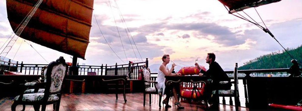 Nha Trang Emperor Cruise 5* - Ngắm Hoàng Hôn - Ăn Tối Set Menu 05 Món 